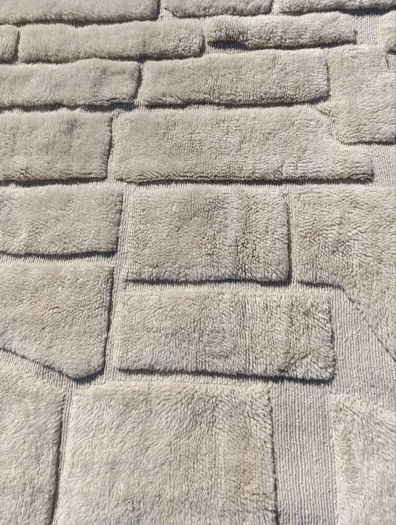Tapis Marocain Artisanal 250 × 150 cm – Laine Tissée à la Main – Style Traditionnel IZRI