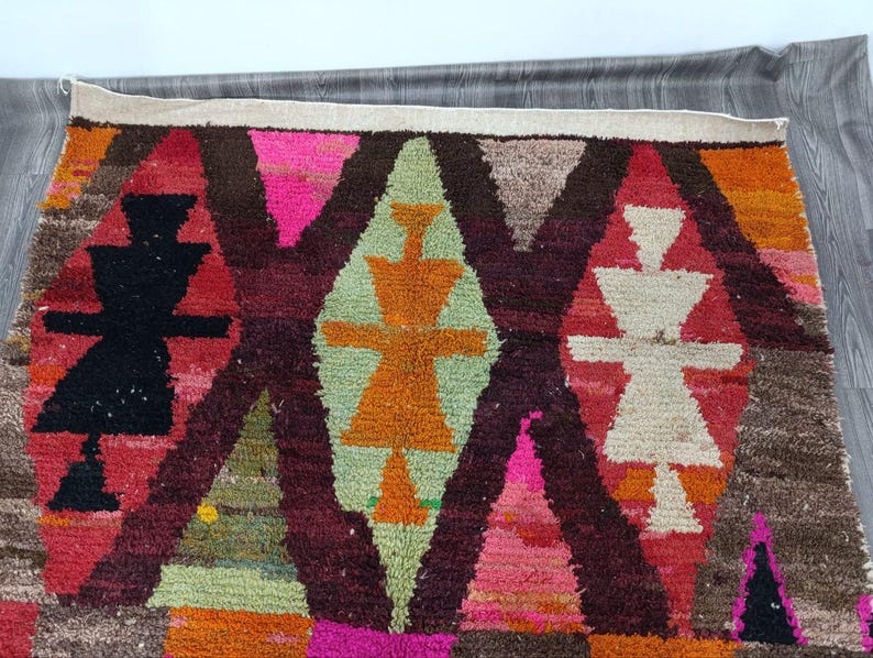 Tapis Marocain Traditionnel Fait Main 250 × 150 cm – Tissage Artisanal Authentique IZRI