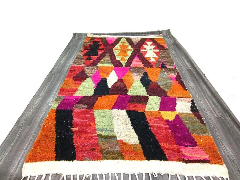 Tapis Marocain Traditionnel Fait Main 250 × 150 cm – Tissage Artisanal Authentique IZRI