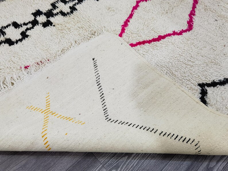 Tapis Marocain Traditionnel Fait Main 250 × 150 cm – Tissage Artisanal Authentique IZRI