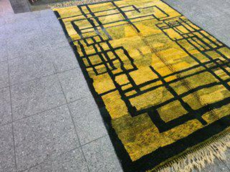 Grand Tapis Berbère Marocain Fait Main 300 × 200 cm – Artisanat Traditionnel IZRI