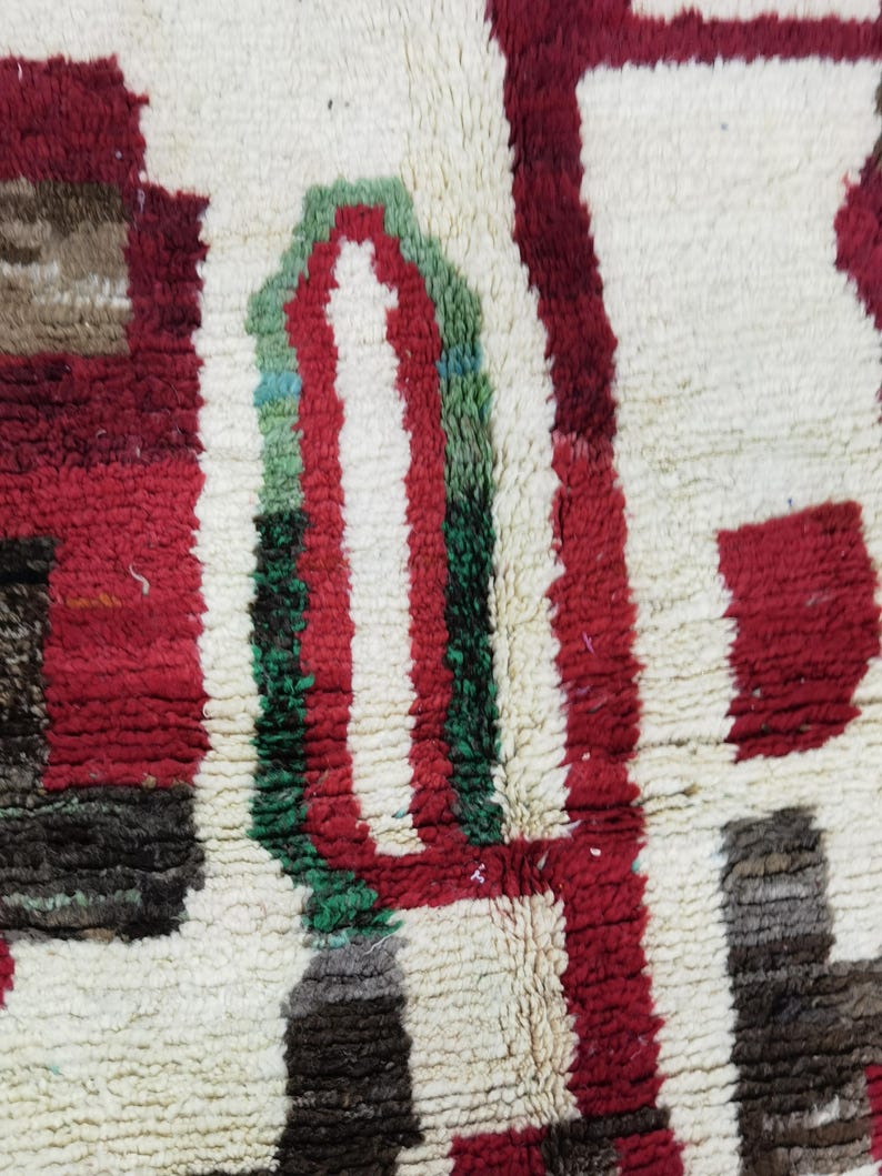 Tapis Marocain Artisanal 250 × 150 cm – Laine Tissée à la Main – Style Traditionnel IZRI