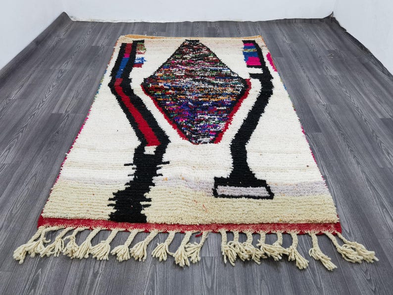 Tapis Marocain Artisanal 250 × 150 cm – Laine Tissée à la Main – Style Traditionnel IZRI