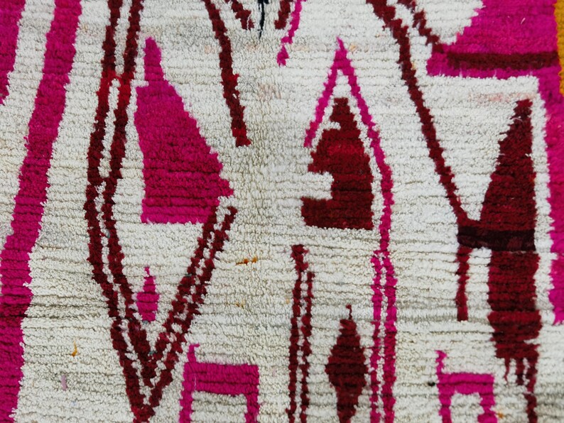 Tapis Marocain Artisanal 250 × 150 cm – Laine Tissée à la Main – Style Traditionnel IZRI