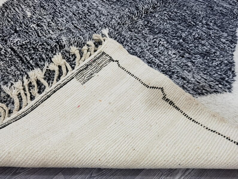Tapis Marocain Traditionnel Fait Main 250 × 150 cm – Tissage Artisanal Authentique IZRI