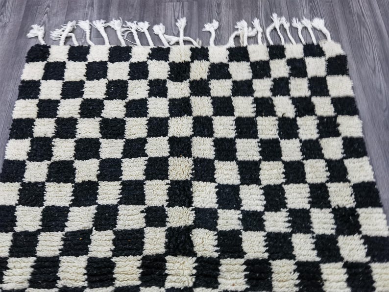 Tapis Traditionnel Marocain 250 × 150 cm – Pièce Unique Fait Main IZRI