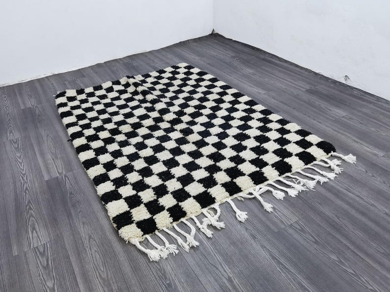Tapis Traditionnel Marocain 250 × 150 cm – Pièce Unique Fait Main IZRI