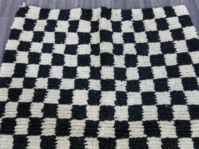 Tapis Traditionnel Marocain 250 × 150 cm – Pièce Unique Fait Main IZRI