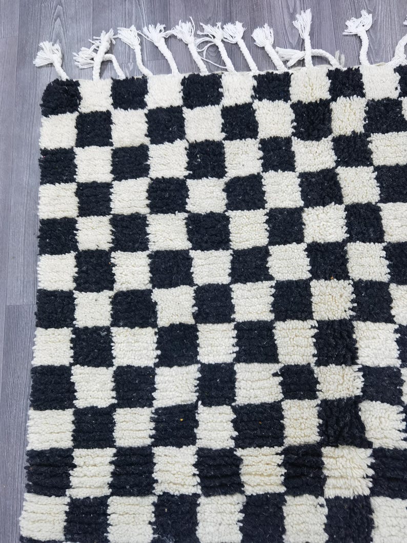 Tapis Traditionnel Marocain 250 × 150 cm – Pièce Unique Fait Main IZRI