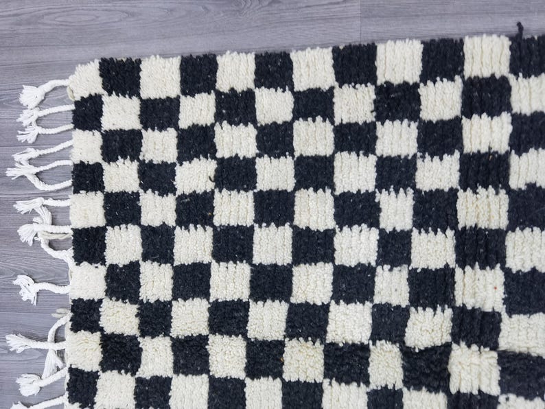 Tapis Traditionnel Marocain 250 × 150 cm – Pièce Unique Fait Main IZRI