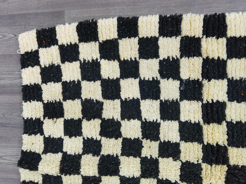 Tapis Traditionnel Marocain 250 × 150 cm – Pièce Unique Fait Main IZRI