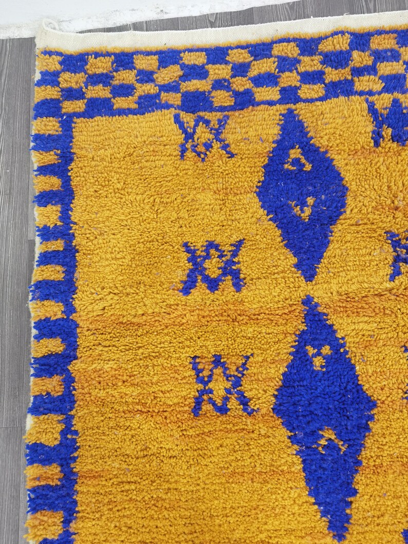 Tapis Marocain Artisanal 250 × 150 cm – Laine Tissée à la Main – Style Traditionnel IZRI