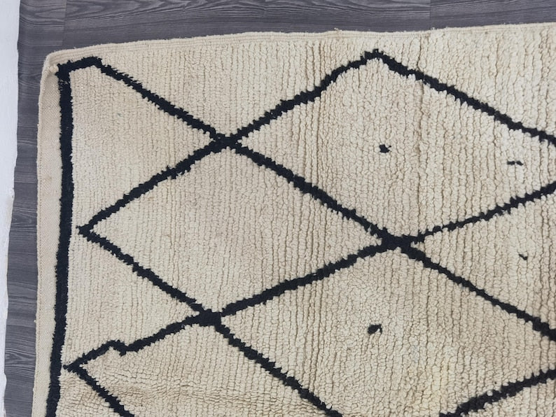 Tapis Berbère Fait Main 250 × 150 cm – Décoration Authentique du Maroc IZRI