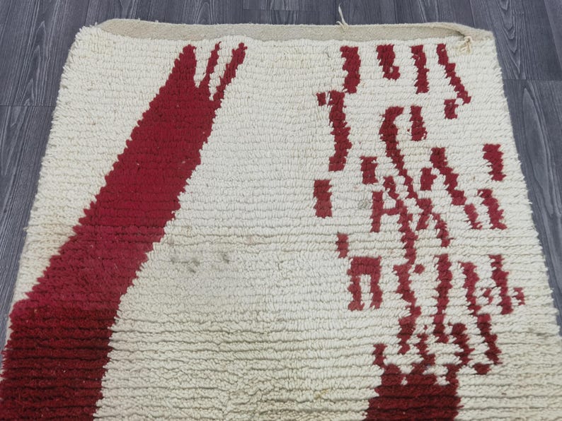 Tapis Marocain Traditionnel Fait Main 250 × 150 cm – Tissage Artisanal Authentique IZRI