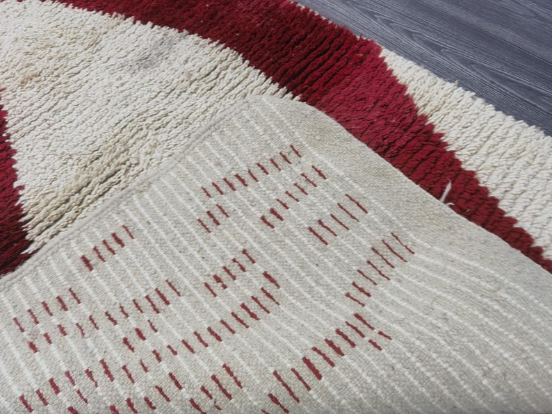 Tapis Marocain Traditionnel Fait Main 250 × 150 cm – Tissage Artisanal Authentique IZRI