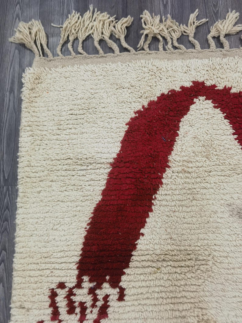 Tapis Marocain Traditionnel Fait Main 250 × 150 cm – Tissage Artisanal Authentique IZRI