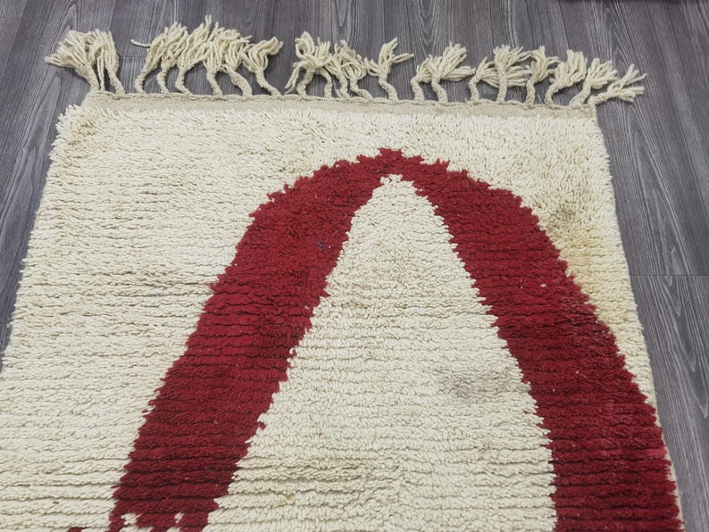 Tapis Marocain Traditionnel Fait Main 250 × 150 cm – Tissage Artisanal Authentique IZRI