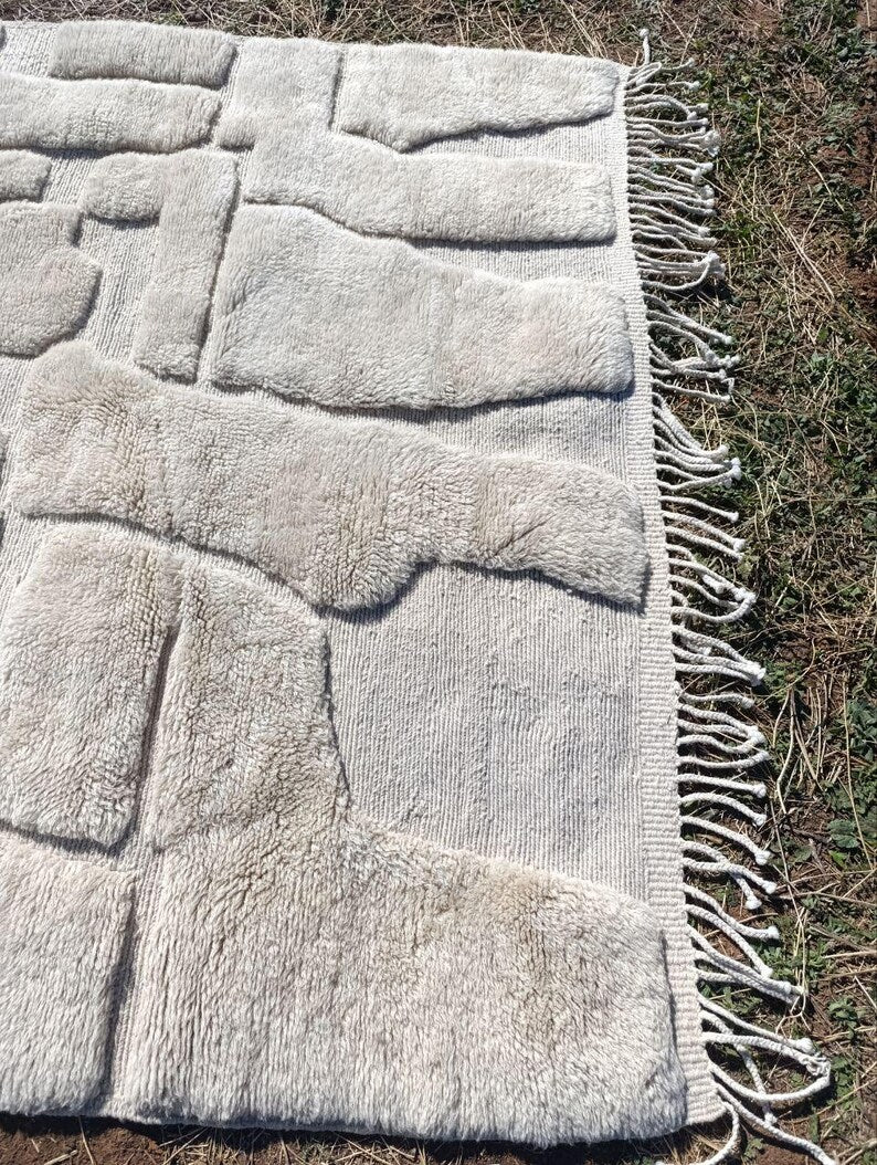 Tapis Marocain Artisanal 250 × 150 cm – Laine Tissée à la Main – Style Traditionnel IZRI