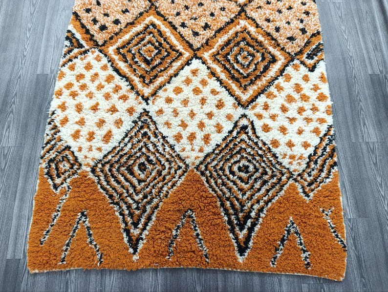 Tapis Marocain Artisanal 250 × 150 cm – Laine Tissée à la Main – Style Traditionnel IZRI