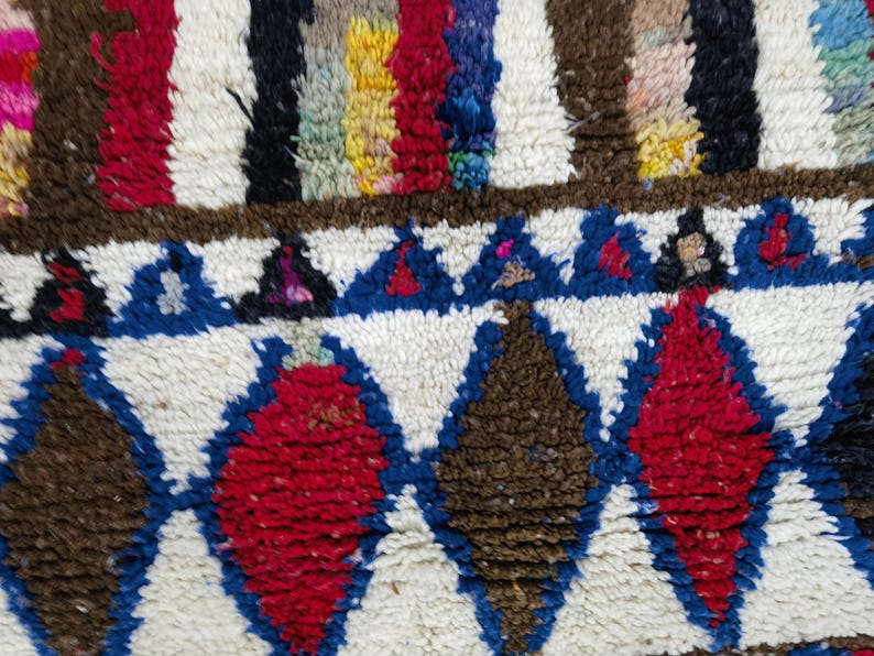 Grand Tapis Berbère Marocain Fait Main 250 × 150 cm – Artisanat Traditionnel IZRI