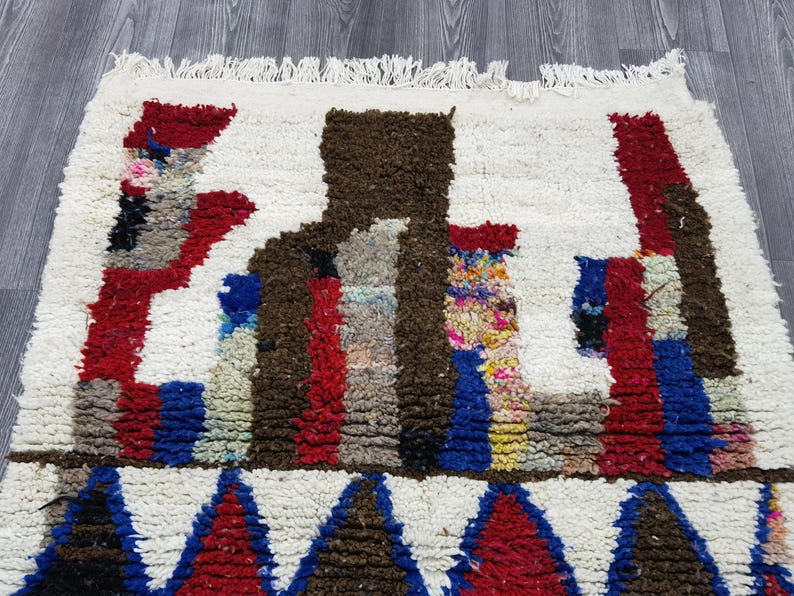 Grand Tapis Berbère Marocain Fait Main 250 × 150 cm – Artisanat Traditionnel IZRI