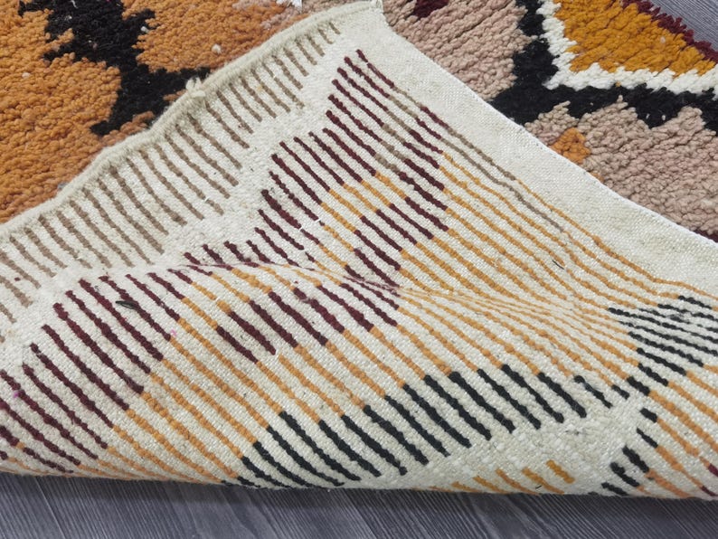 Grand Tapis Berbère Marocain Fait Main 250 × 150 cm – Artisanat Traditionnel IZRI