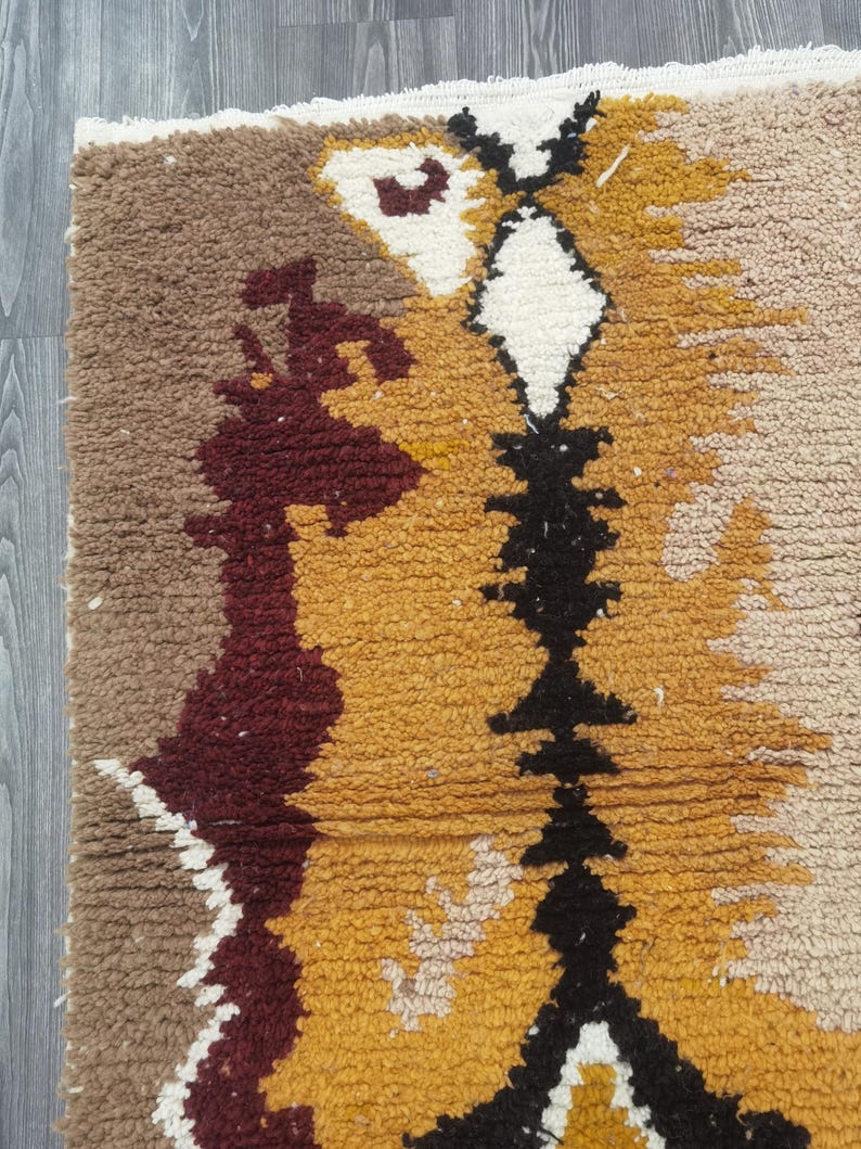 Grand Tapis Berbère Marocain Fait Main 250 × 150 cm – Artisanat Traditionnel IZRI