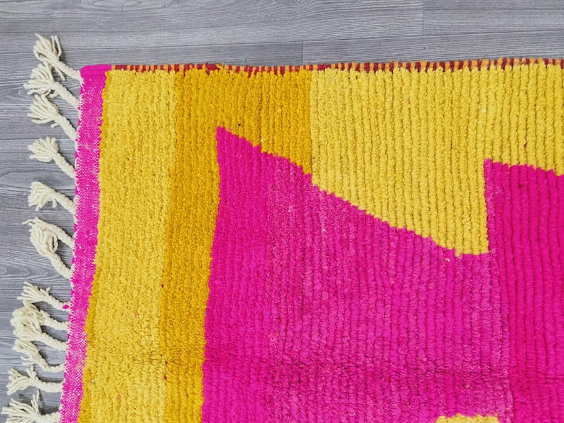 Tapis Traditionnel Marocain 250 × 150 cm – Pièce Unique Fait Main IZRI