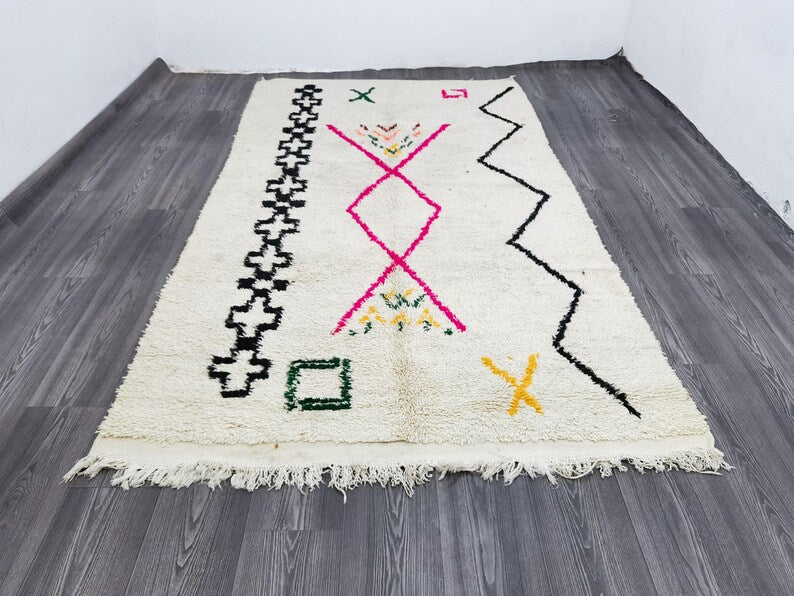 Tapis Marocain Traditionnel Fait Main 250 × 150 cm – Tissage Artisanal Authentique IZRI