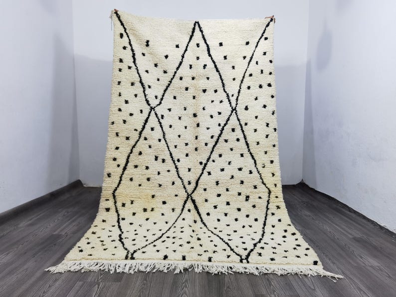 Tapis Marocain Traditionnel Fait Main 250 × 150 cm – Tissage Artisanal Authentique IZRI