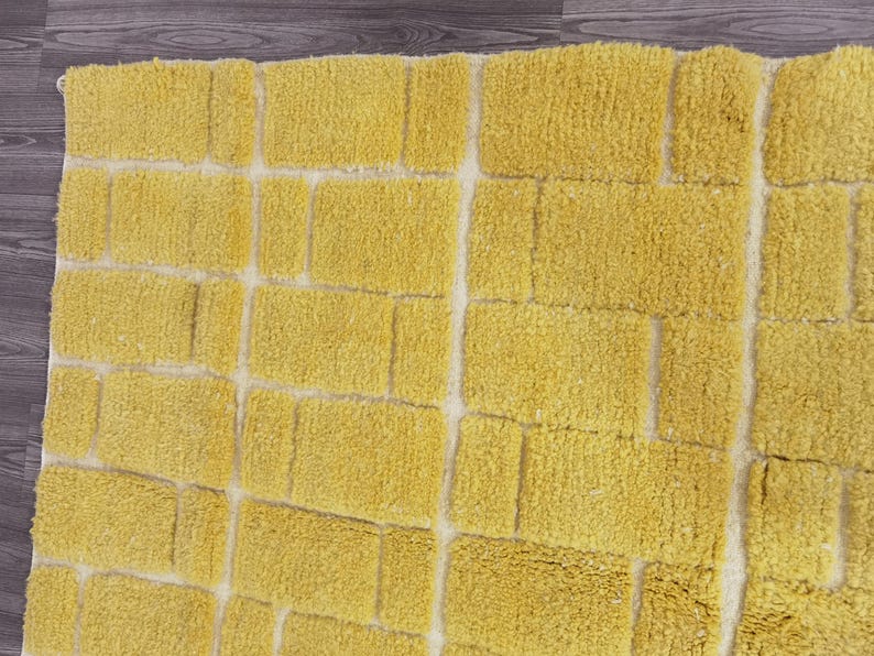 Tapis Berbère Fait Main 250 × 150 cm – Décoration Authentique du Maroc IZRI