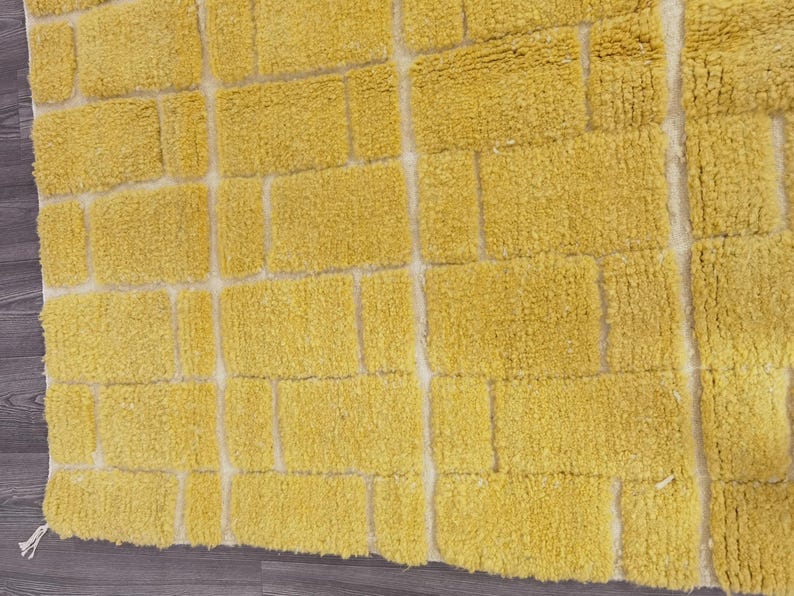 Tapis Berbère Fait Main 250 × 150 cm – Décoration Authentique du Maroc IZRI