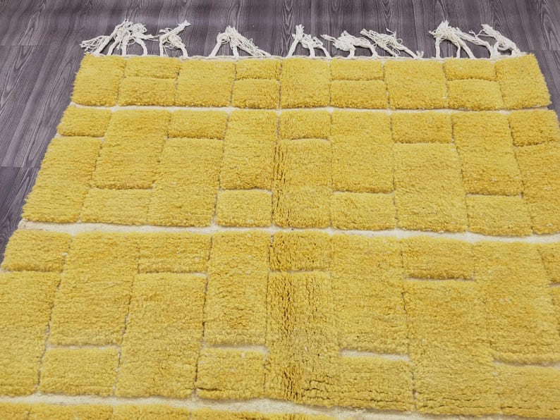 Tapis Berbère Fait Main 250 × 150 cm – Décoration Authentique du Maroc IZRI