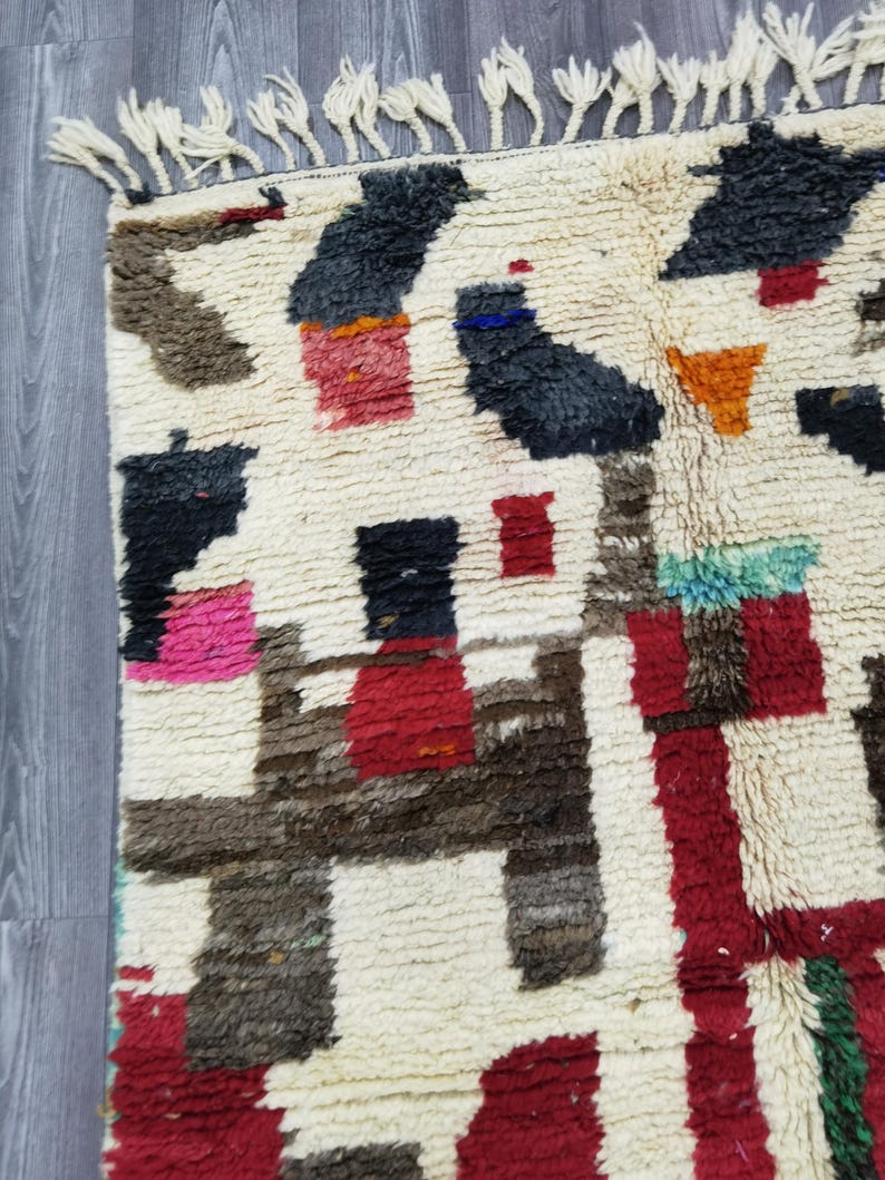Tapis Marocain Artisanal 250 × 150 cm – Laine Tissée à la Main – Style Traditionnel IZRI