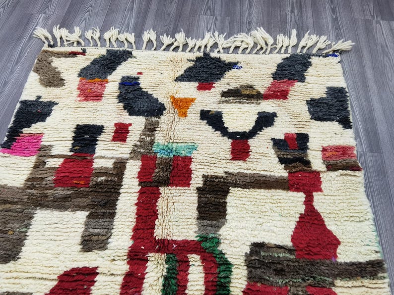 Tapis Marocain Artisanal 250 × 150 cm – Laine Tissée à la Main – Style Traditionnel IZRI