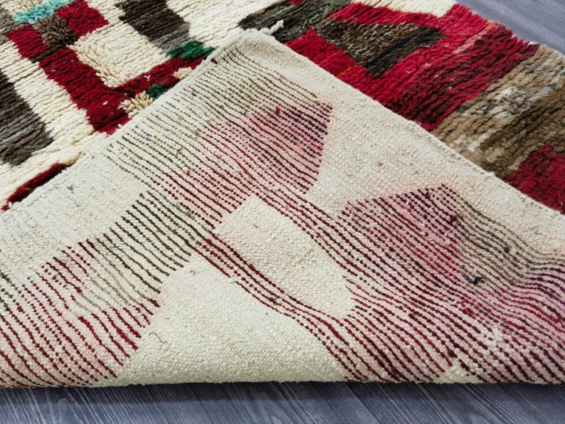 Tapis Marocain Artisanal 250 × 150 cm – Laine Tissée à la Main – Style Traditionnel IZRI