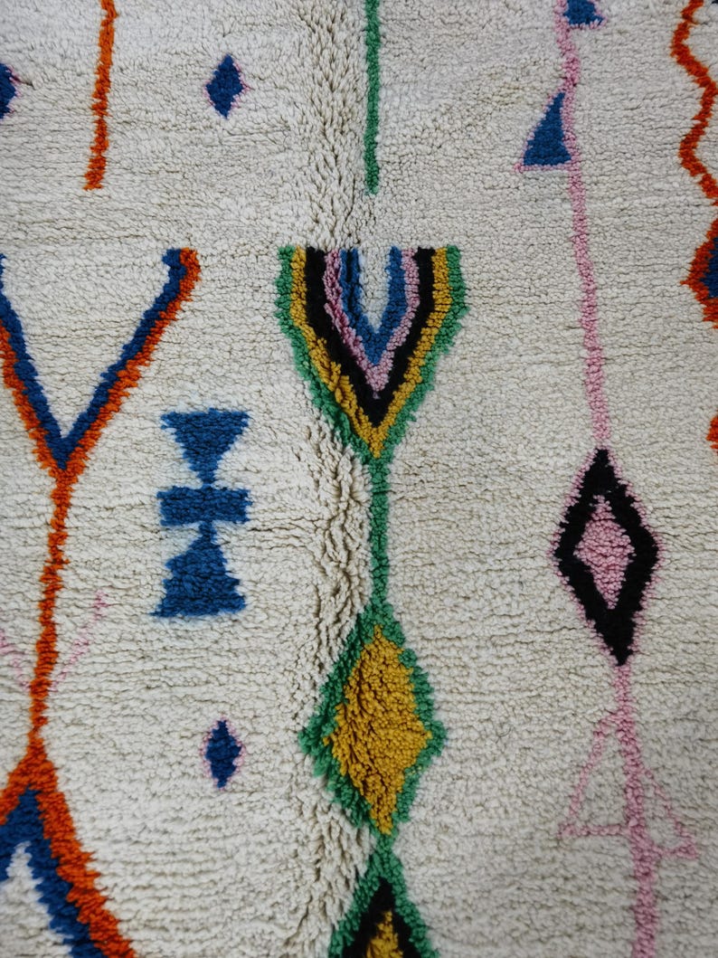 Grand Tapis Berbère Marocain Fait Main 250 × 150 cm – Artisanat Traditionnel IZRI
