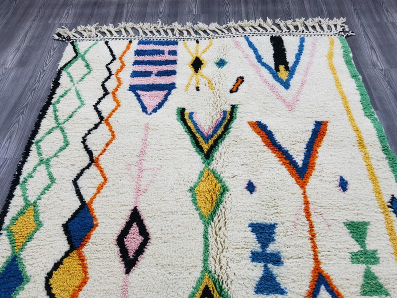 Grand Tapis Berbère Marocain Fait Main 250 × 150 cm – Artisanat Traditionnel IZRI