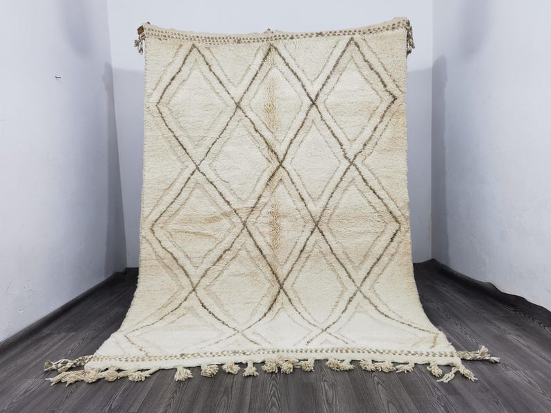Tapis Marocain Artisanal 250 × 150 cm – Laine Tissée à la Main – Style Traditionnel IZRI
