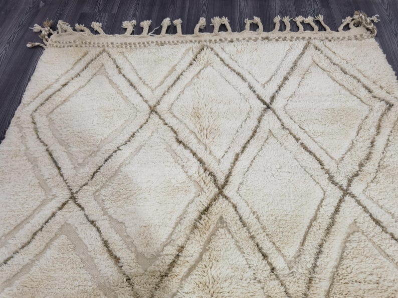 Tapis Marocain Artisanal 250 × 150 cm – Laine Tissée à la Main – Style Traditionnel IZRI