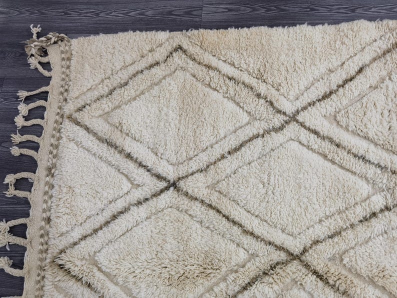 Tapis Marocain Artisanal 250 × 150 cm – Laine Tissée à la Main – Style Traditionnel IZRI