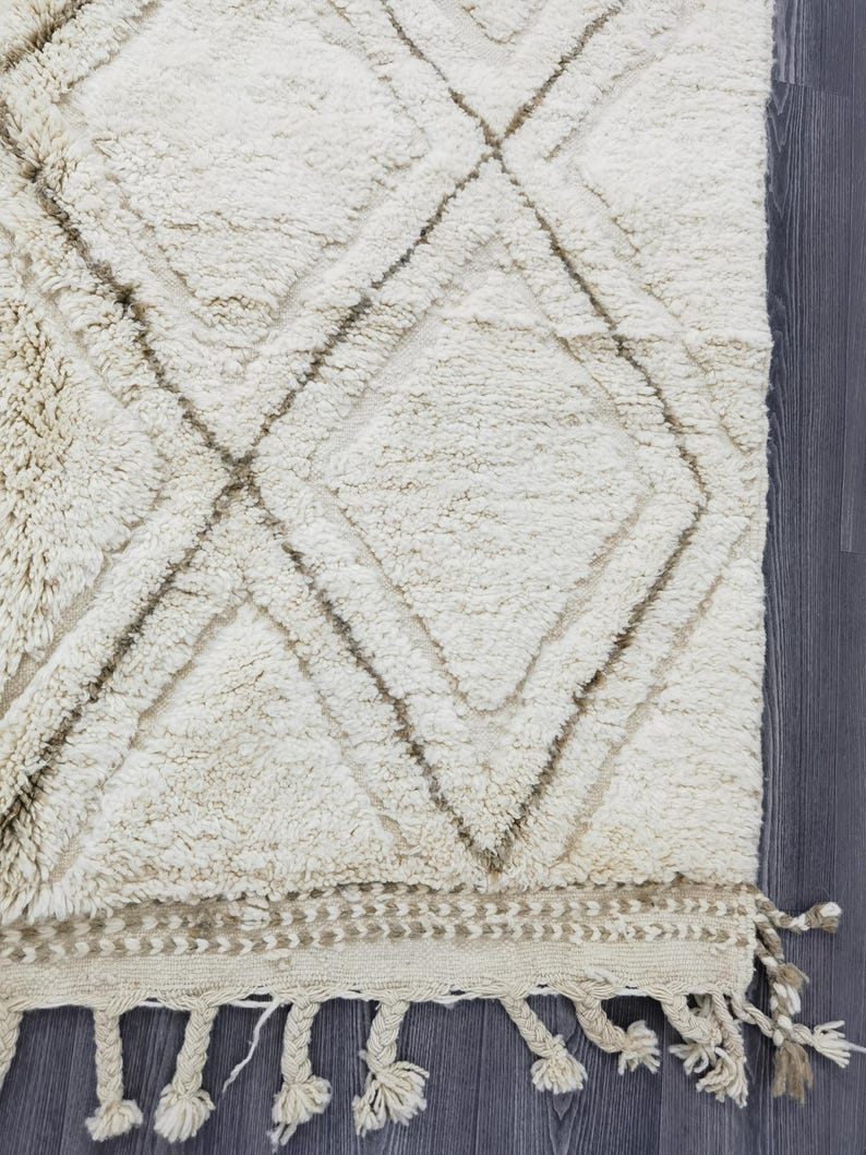 Tapis Marocain Artisanal 250 × 150 cm – Laine Tissée à la Main – Style Traditionnel IZRI
