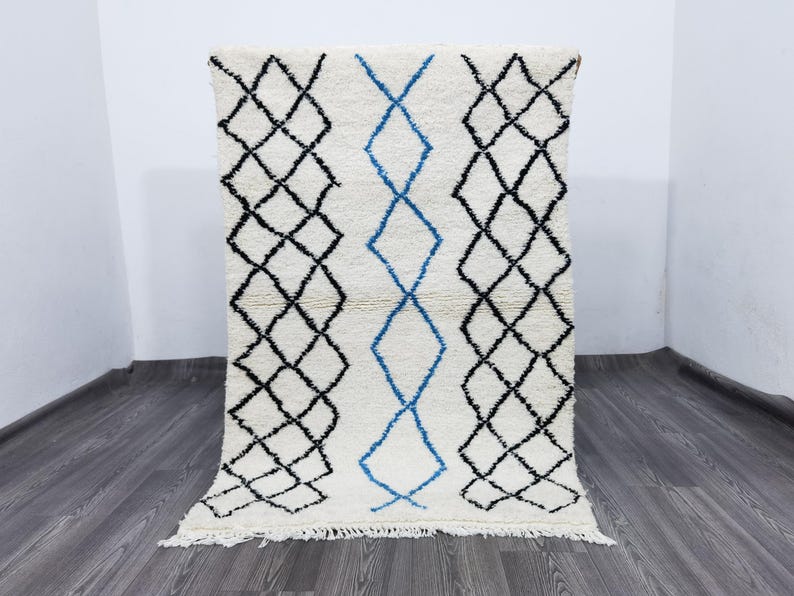 Tapis Berbère Fait Main 250 × 150 cm – Décoration Authentique du Maroc IZRI