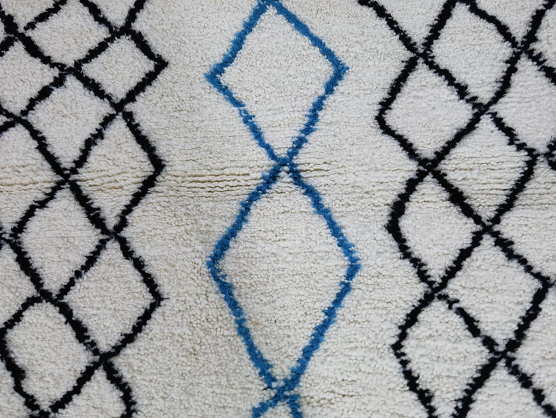 Tapis Berbère Fait Main 250 × 150 cm – Décoration Authentique du Maroc IZRI