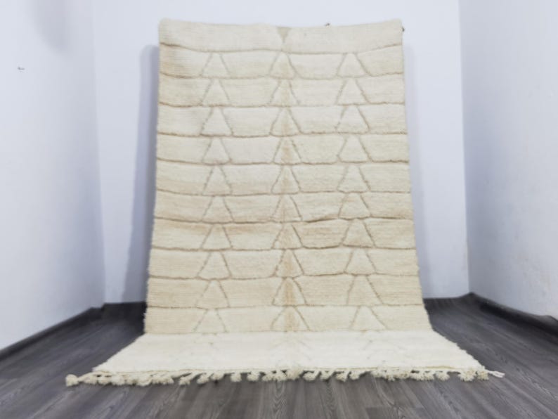 Tapis Marocain Traditionnel Fait Main 250 × 150 cm – Tissage Artisanal Authentique IZRI