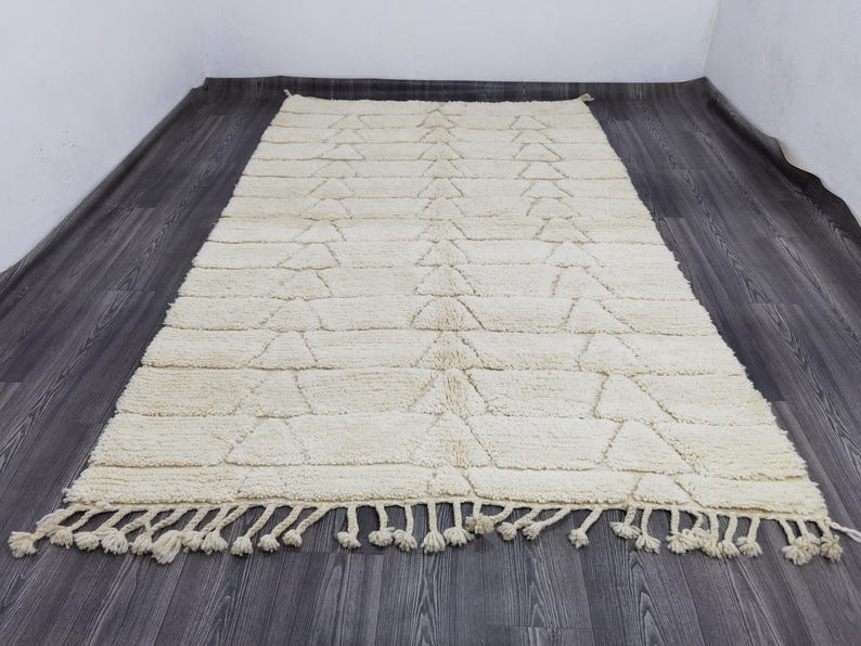 Tapis Marocain Traditionnel Fait Main 250 × 150 cm – Tissage Artisanal Authentique IZRI