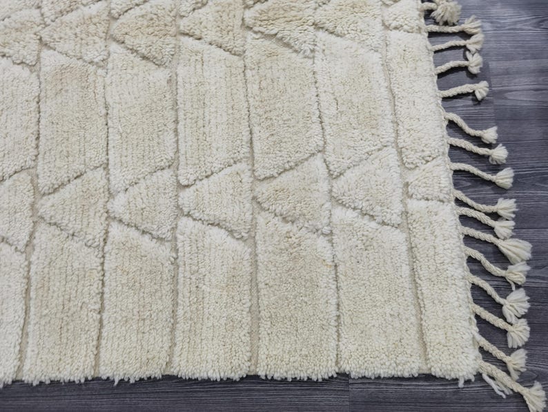 Tapis Marocain Traditionnel Fait Main 250 × 150 cm – Tissage Artisanal Authentique IZRI