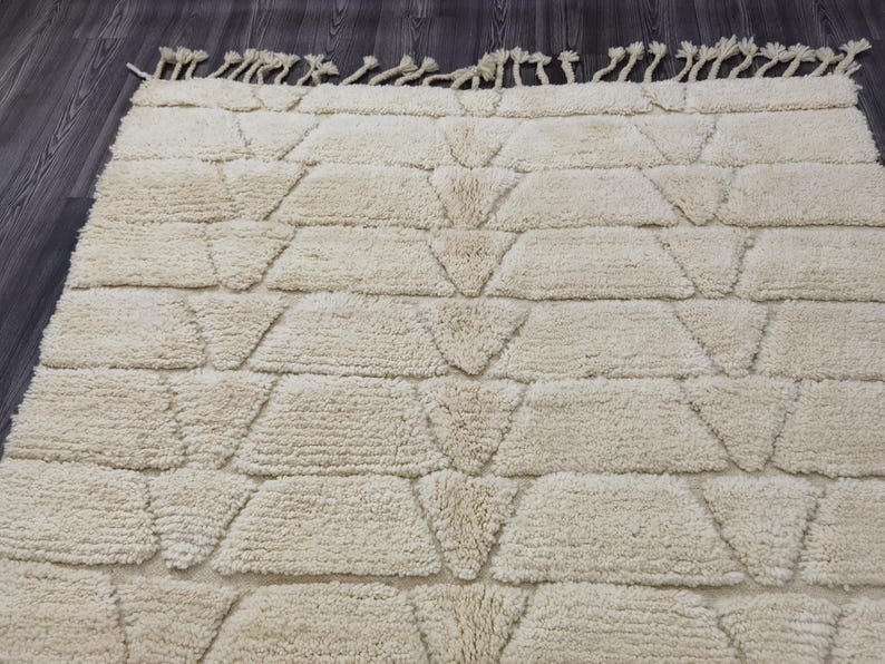 Tapis Marocain Traditionnel Fait Main 250 × 150 cm – Tissage Artisanal Authentique IZRI