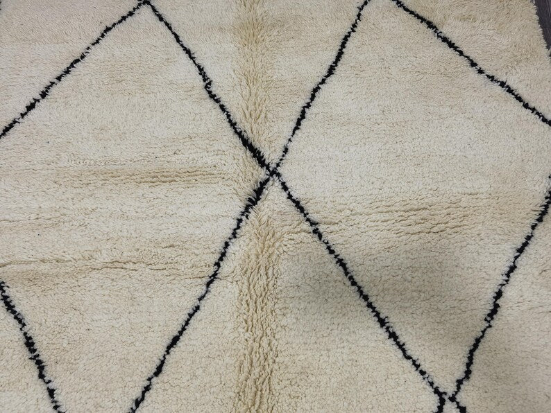 Tapis Marocain Traditionnel Fait Main 250 × 150 cm – Tissage Artisanal Authentique IZRI