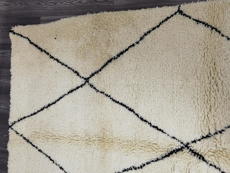 Tapis Marocain Traditionnel Fait Main 250 × 150 cm – Tissage Artisanal Authentique IZRI